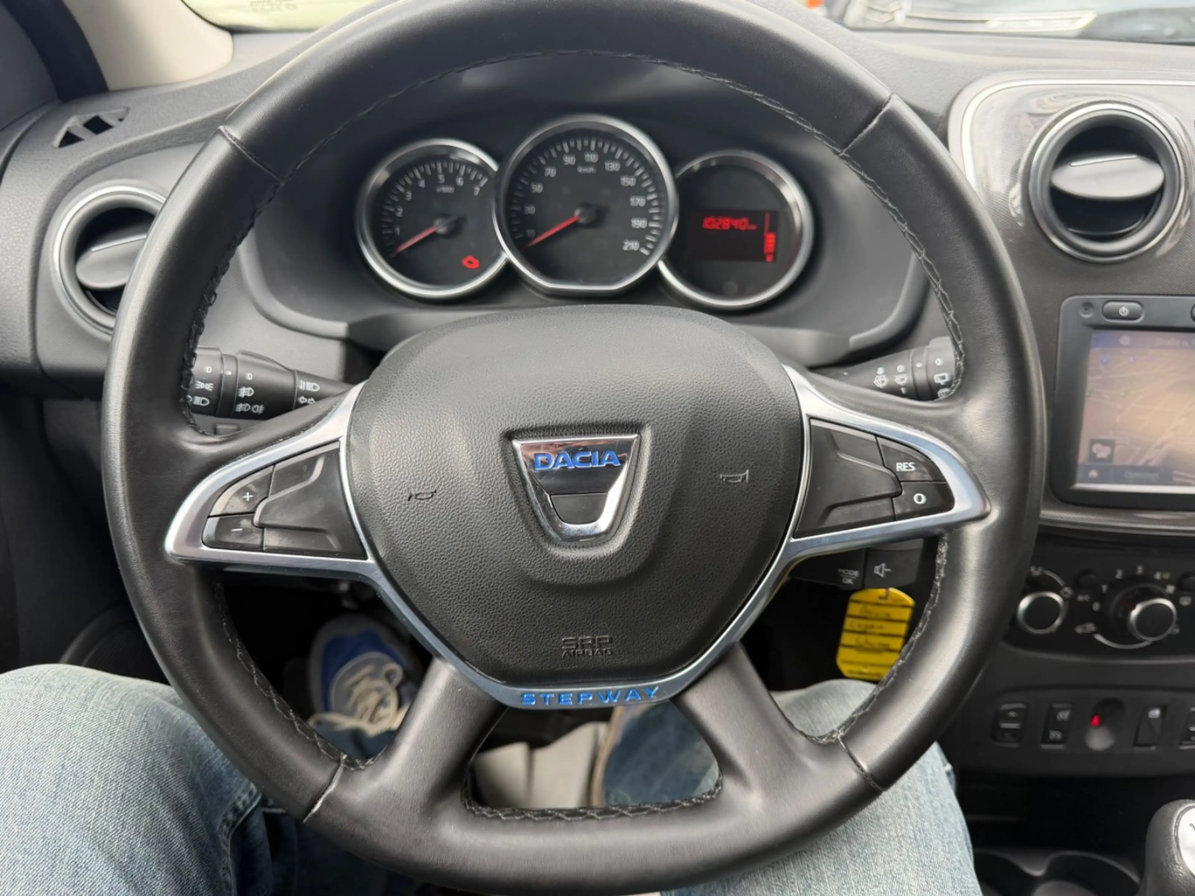 Dacia Logan MCV II Kombi Stepway — photo 15