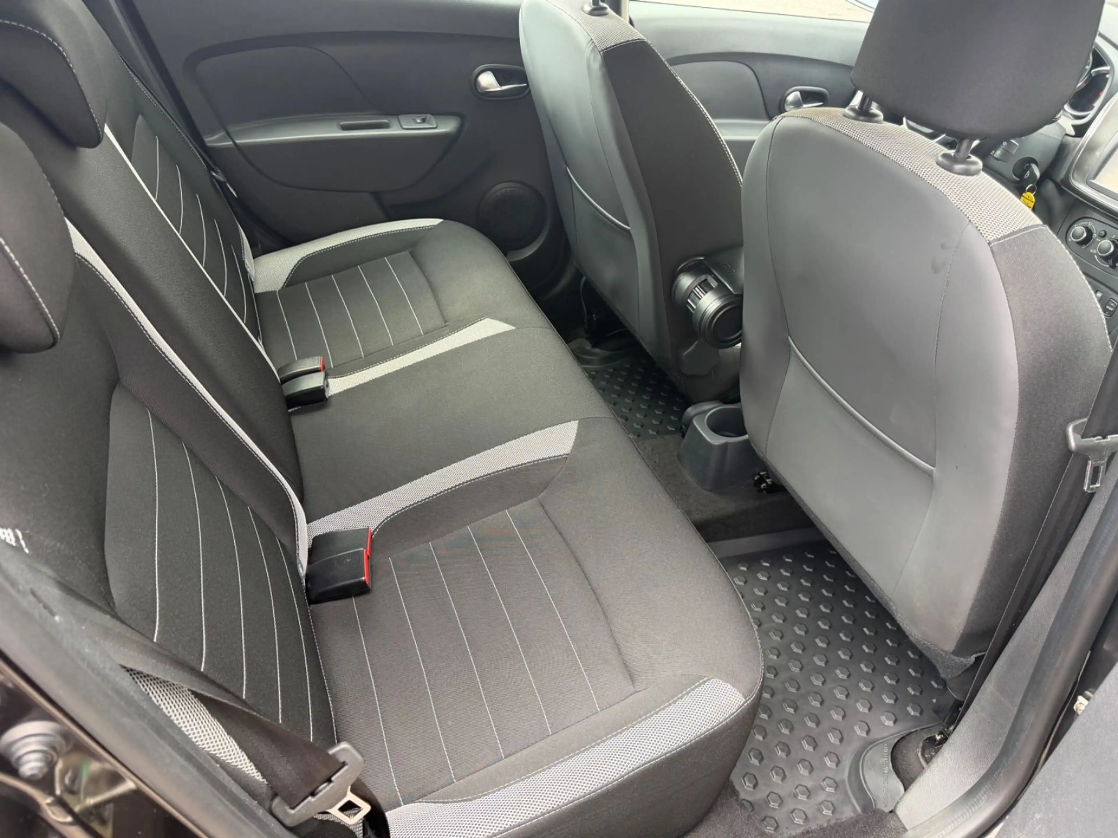 Dacia Logan MCV II Kombi Stepway — photo 10