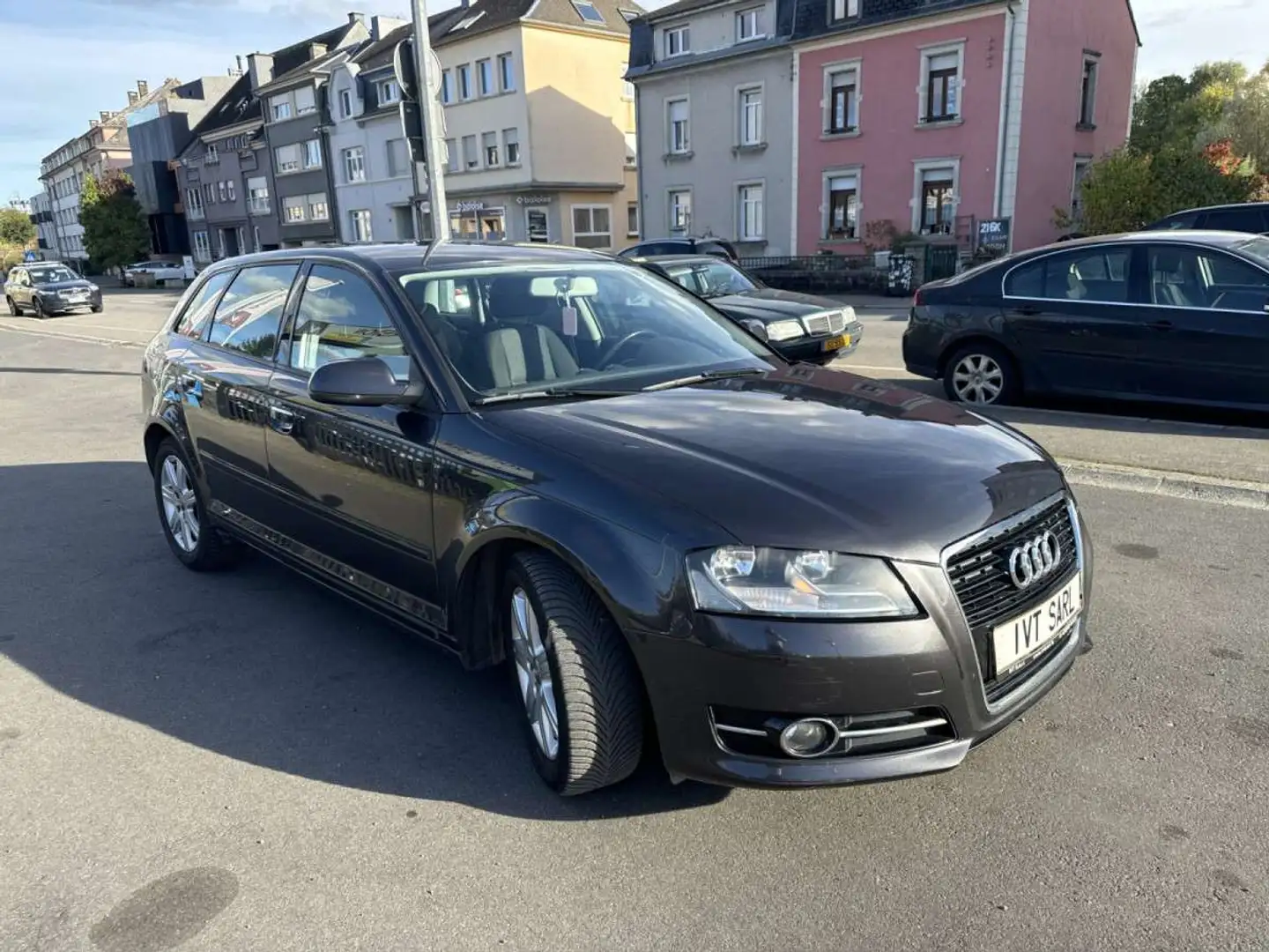 Audi A3 Sportback 1.6 TDI 105CV Gris - 2