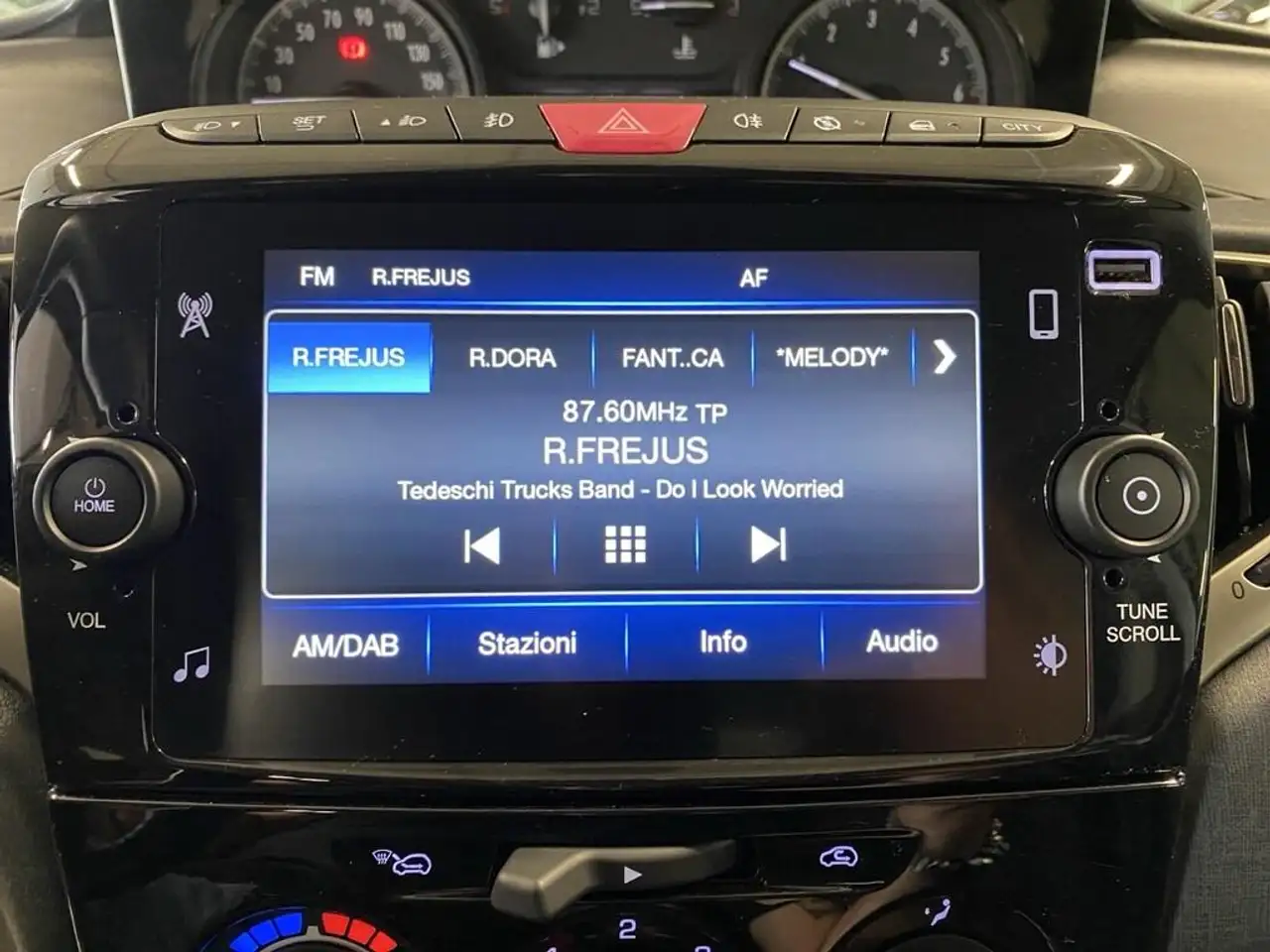 Lancia Ypsilon 2023 — фото 10