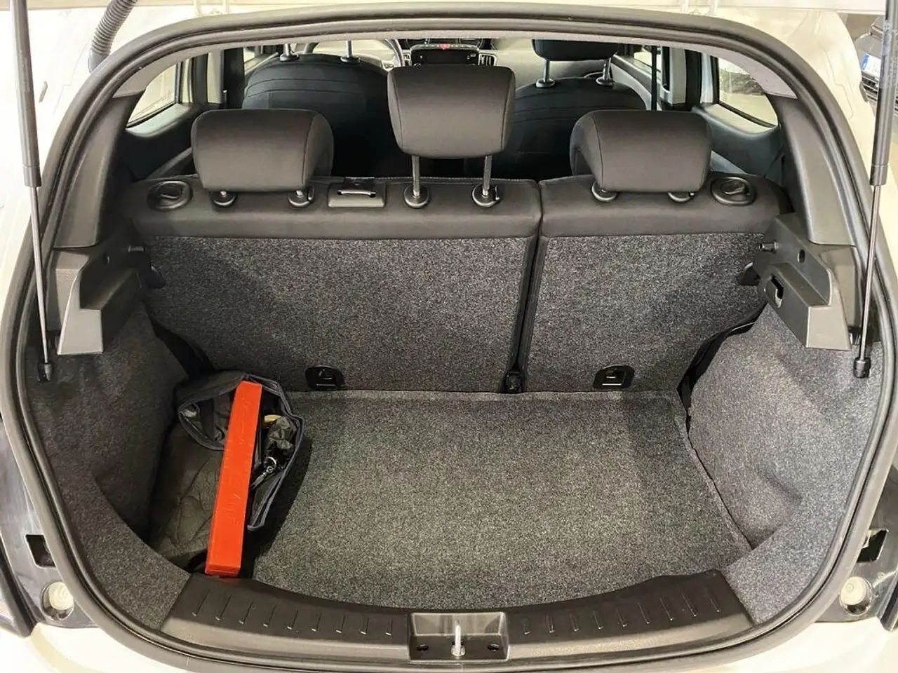 Lancia Ypsilon 2023 — фото 9
