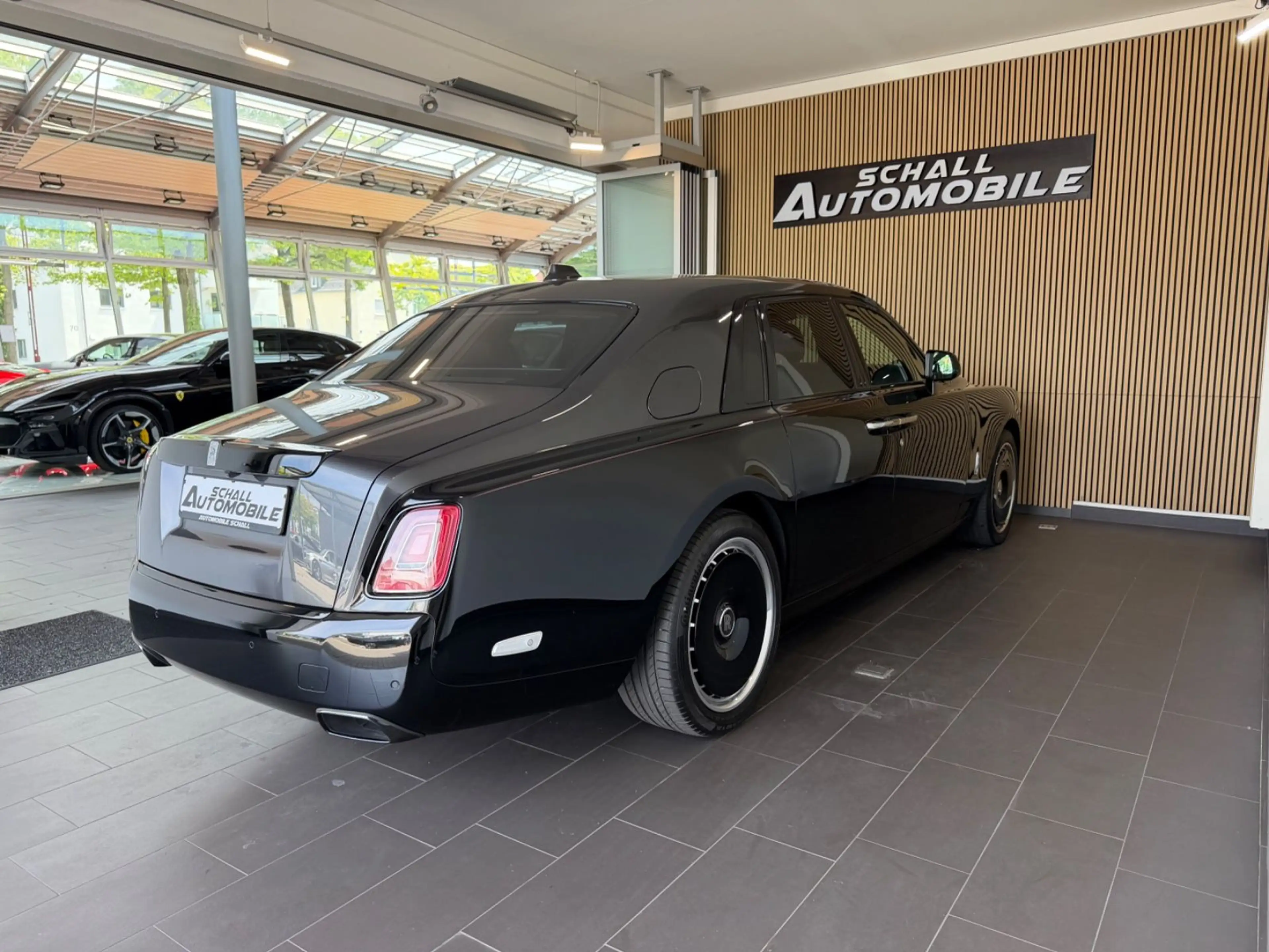 Rolls-Royce Phantom EWB Bespoke Two-Tone FULL 4seats MY2026 — photo 8