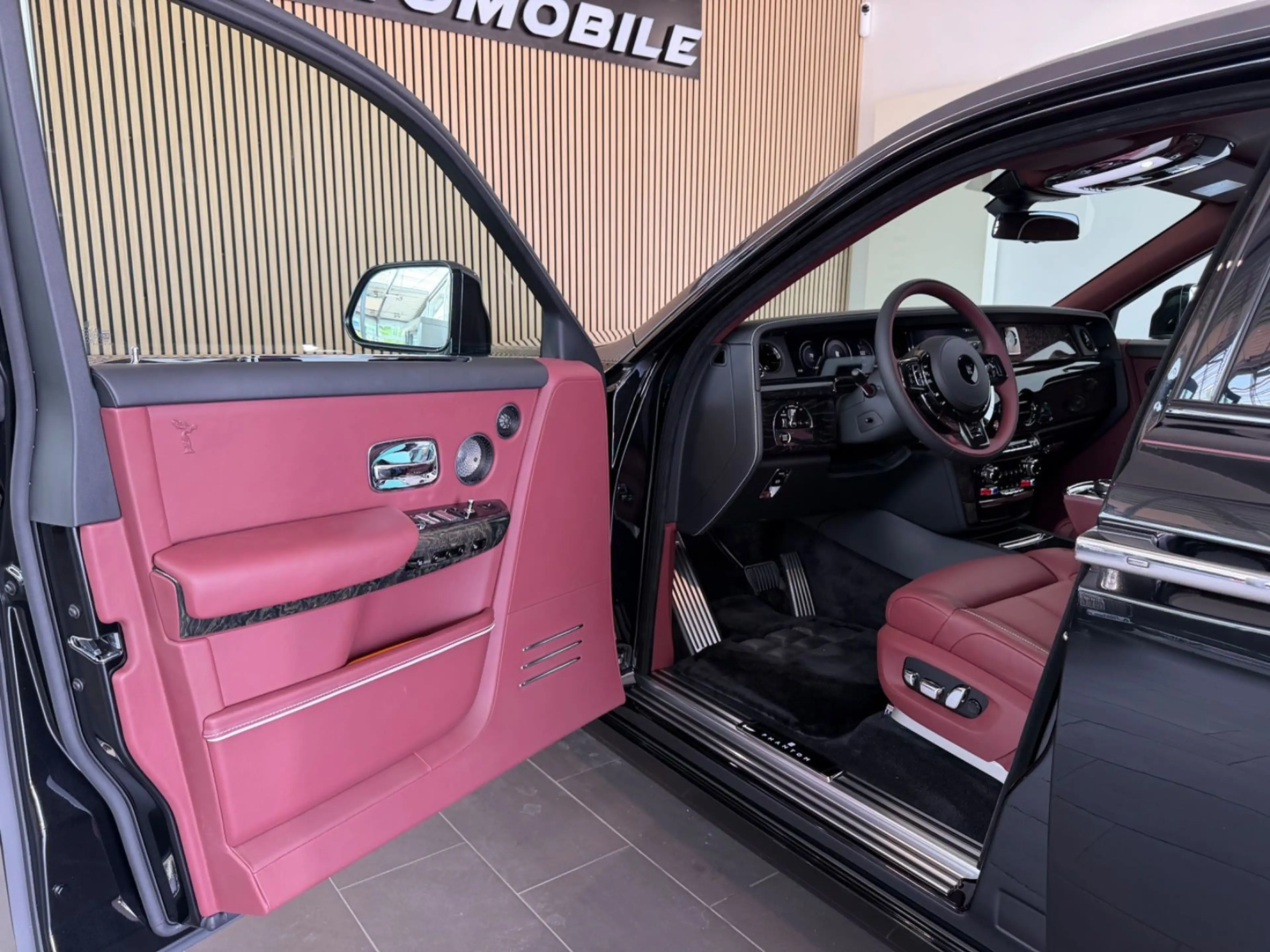 Rolls-Royce Phantom EWB Bespoke Two-Tone FULL 4seats MY2026 — photo 10