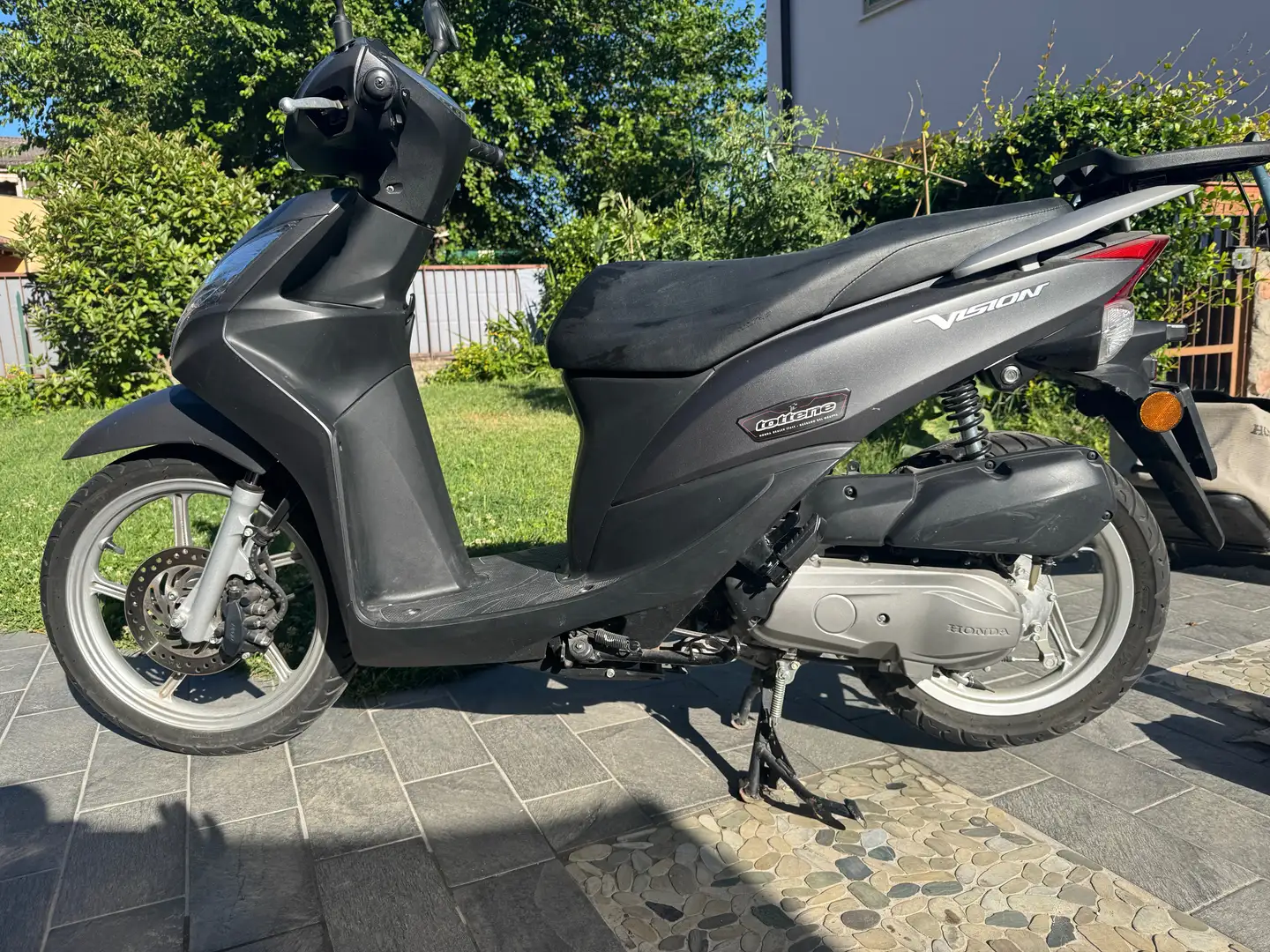 Honda Vision 50 Argento - 2