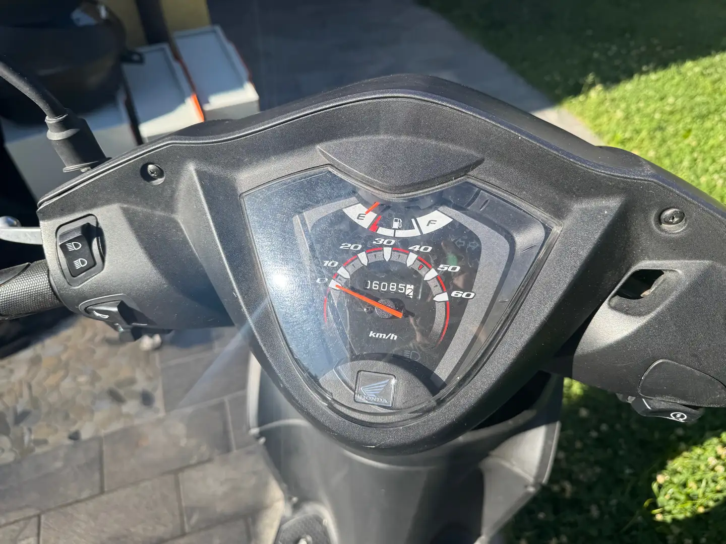 Honda Vision 50 Argento - 1