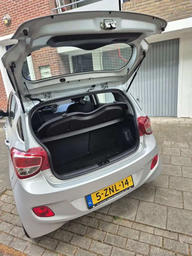 Hyundai i10 1.0i i-Motion Comf. Gris - 2
