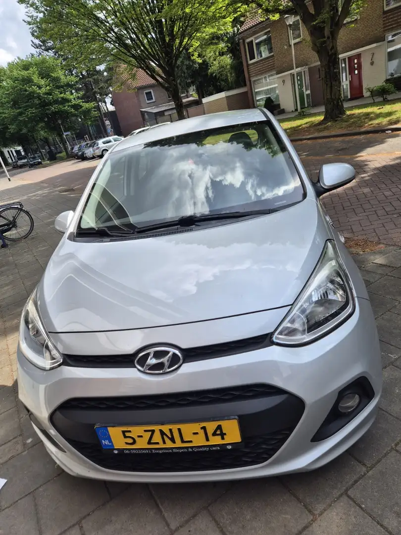 Hyundai i10 1.0i i-Motion Comf. Gris - 1