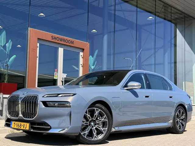 BMW 750 7-serie 750e xDrive | Bowers & Wilkins | 360 | Sky