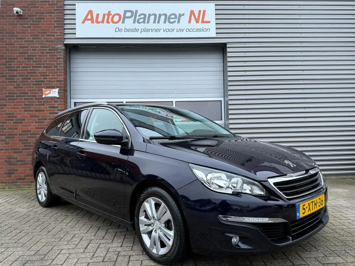 Peugeot 308 SW 1.2 e-THP Blue Lease Executive! Camera! Pano! Blauw - 1