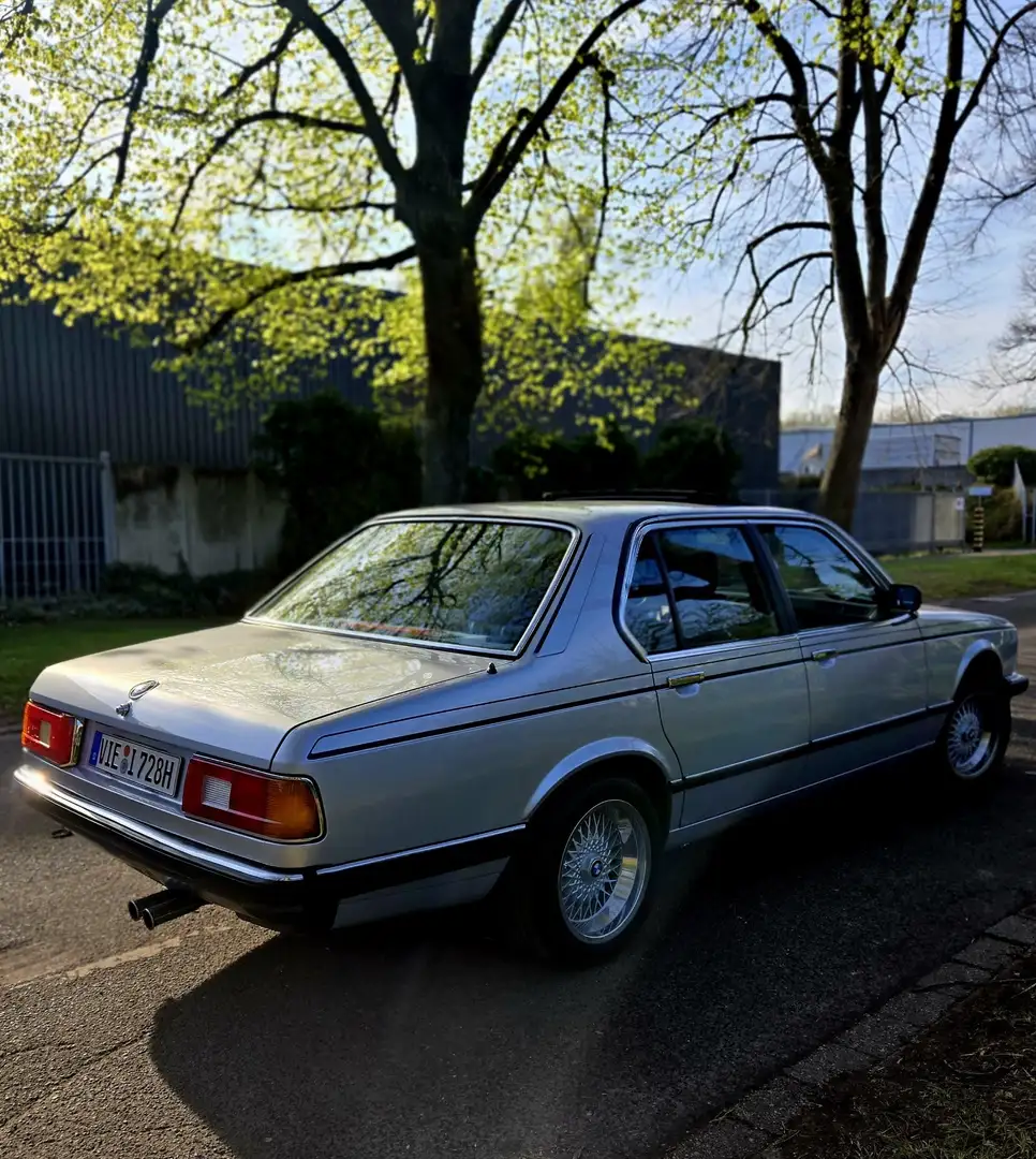 BMW 728 i - 2