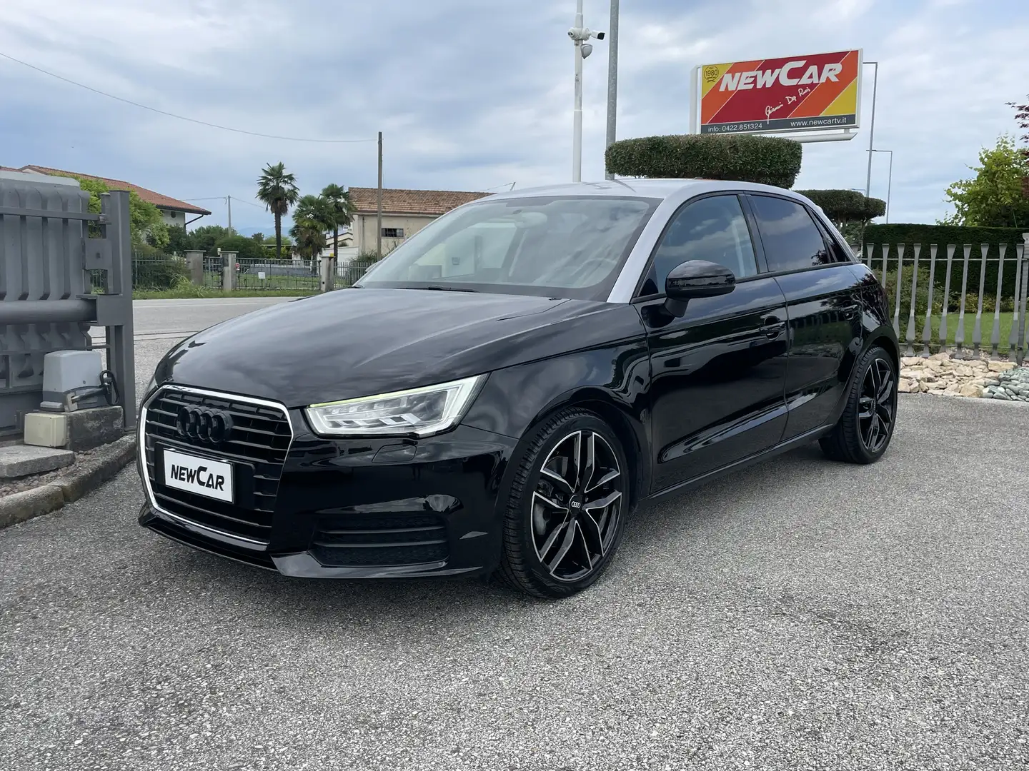Audi A1 Sportback 1.6 tdi Metal Plus Negro - 1