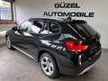 BMW X1 sDrive 20i SPORT AUT/SHZ/PDC/NAVIGATION/XENON Schwarz - thumbnail 4