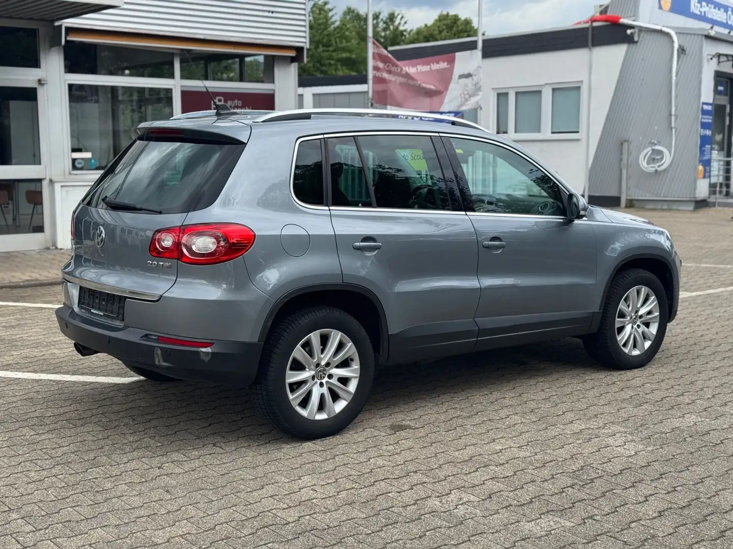 Volkswagen Tiguan Sport & Style 4Motion *Navi *Panorama*CAM Grau - 2