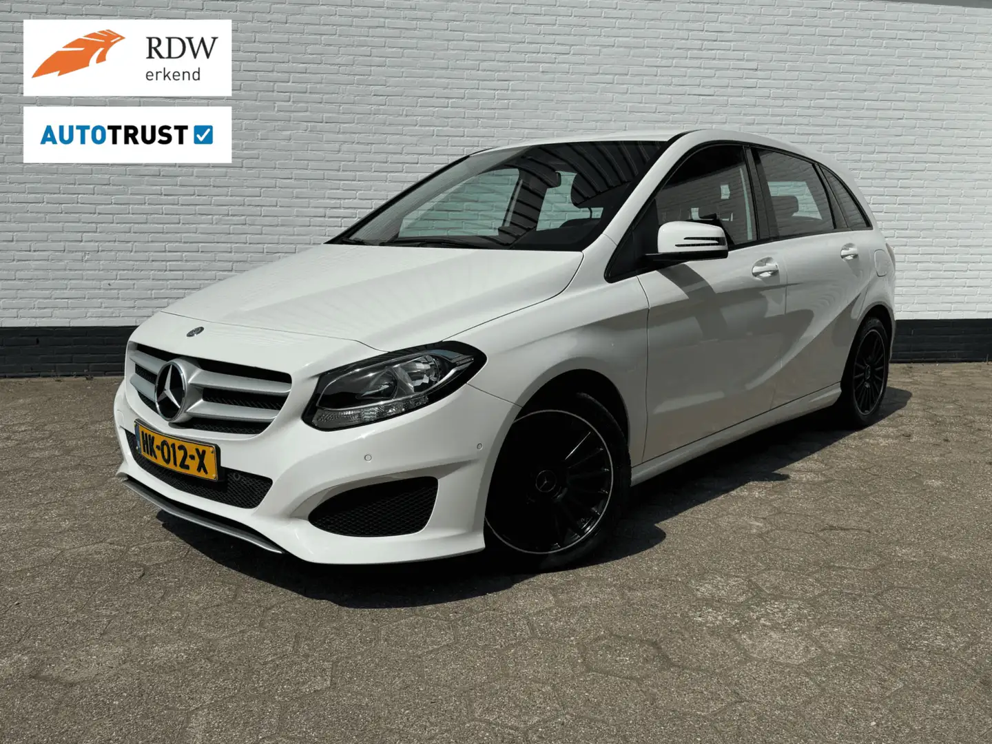 Mercedes-Benz B 180 Ambition TREKHAAK l CRUISE l AMG! Blanc - 1
