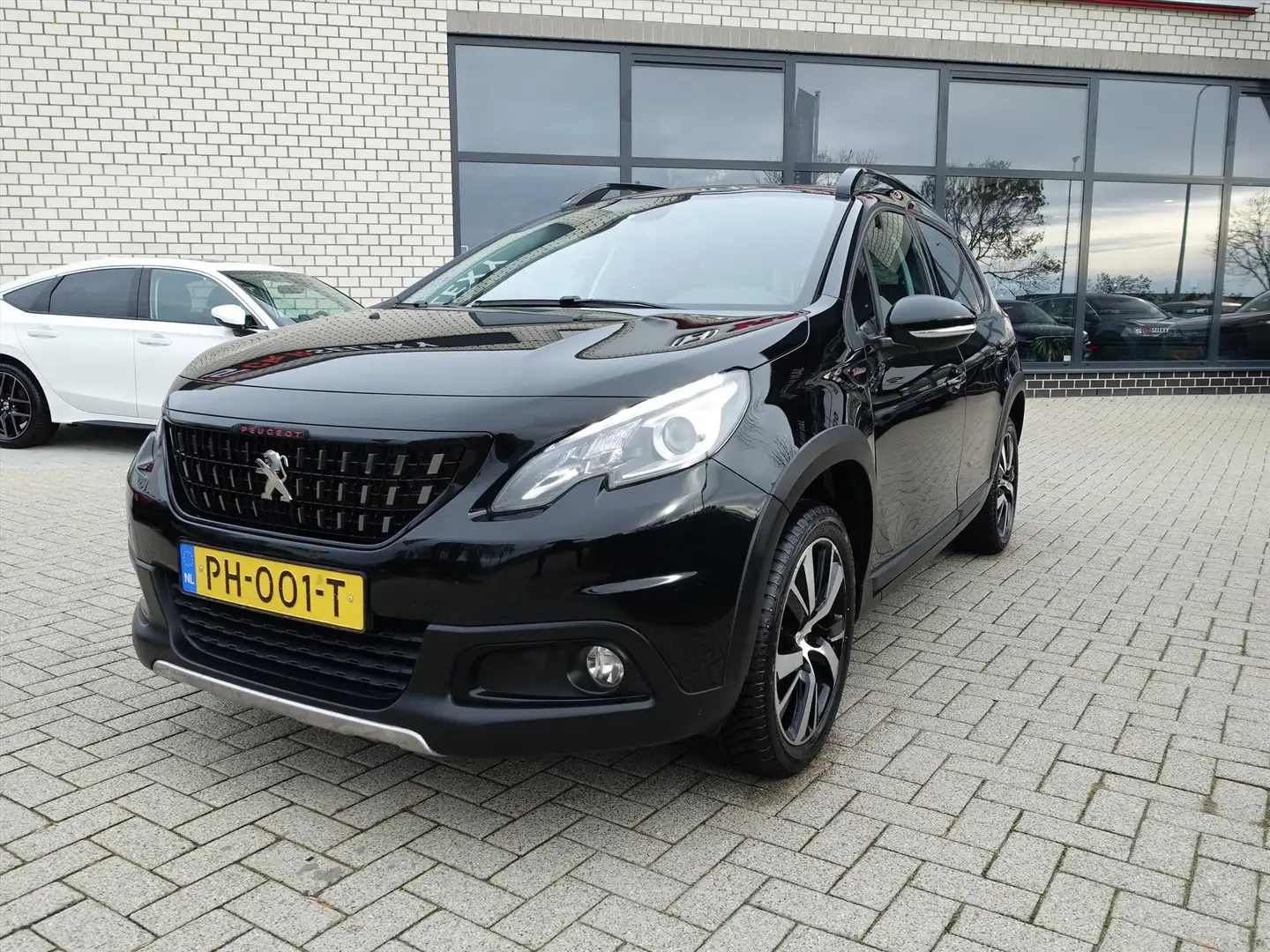 Peugeot 2008 1.2 PureTech 110pk GT-Line Navigatie + Achteruitri Zwart - 2