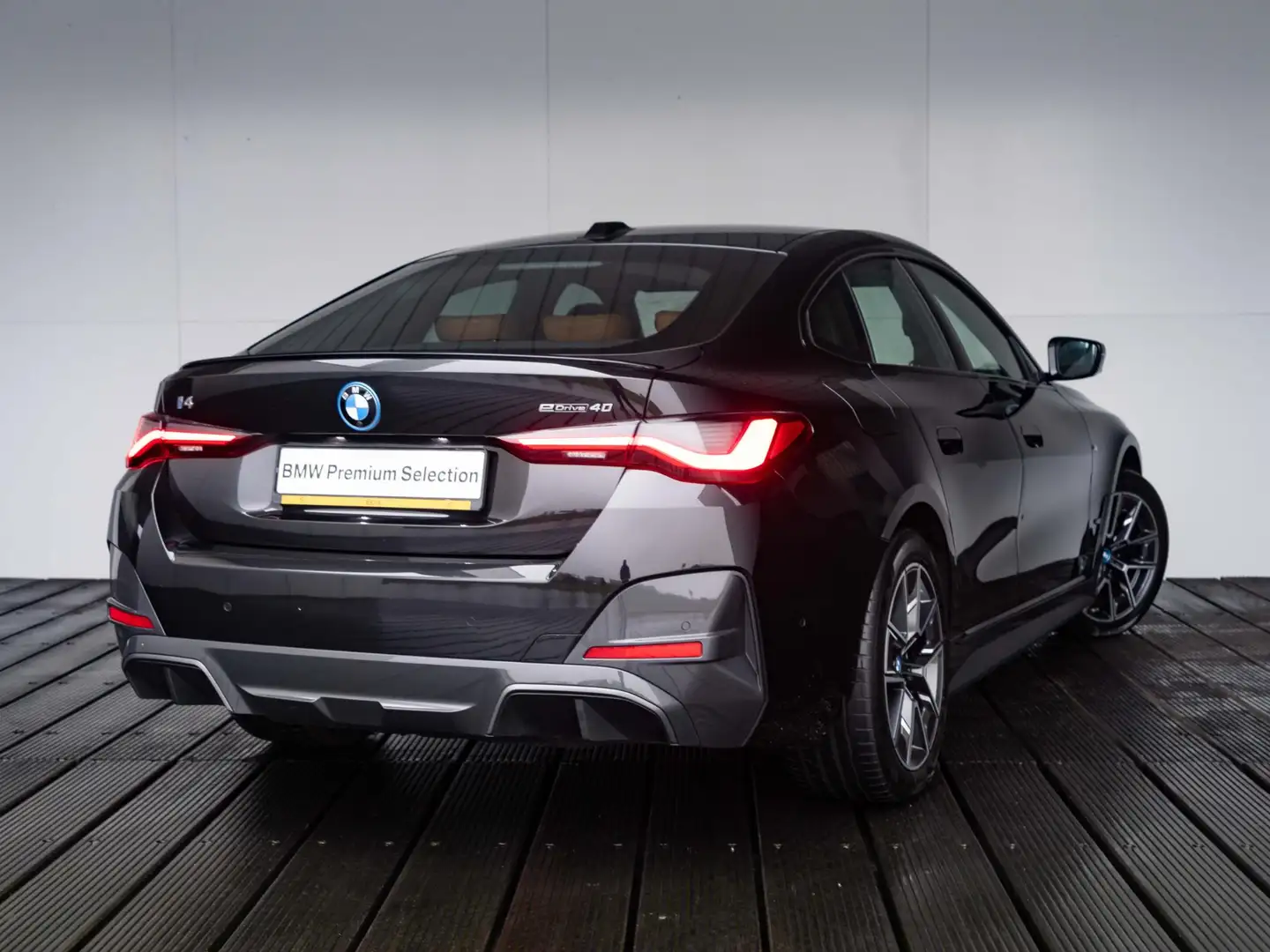 BMW i4 eDrive40 M Sportpakket Pro | High Executive | HiFi Zwart - 2