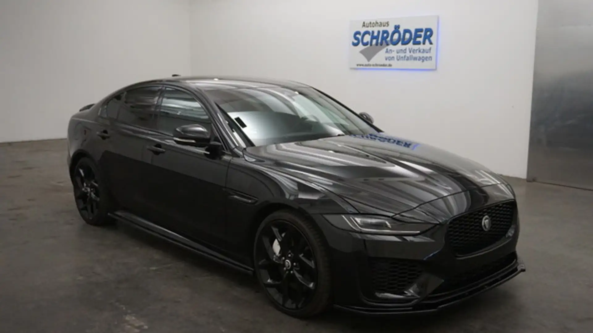 Jaguar XE 300 Sport AWD Aut. *HUD*360°-K*MERIDIAN* Zwart - 1