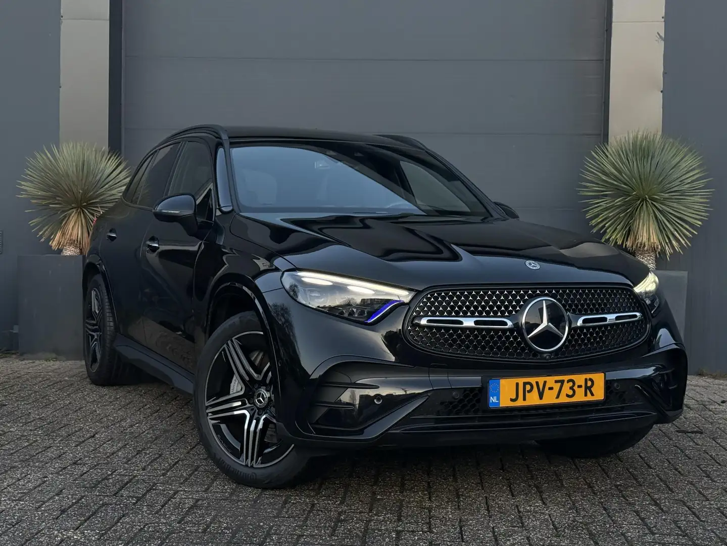 Mercedes-Benz GLC 300 4MATIC AMG Pano/360/Distronic/Keyless/HeadUp Schwarz - 1