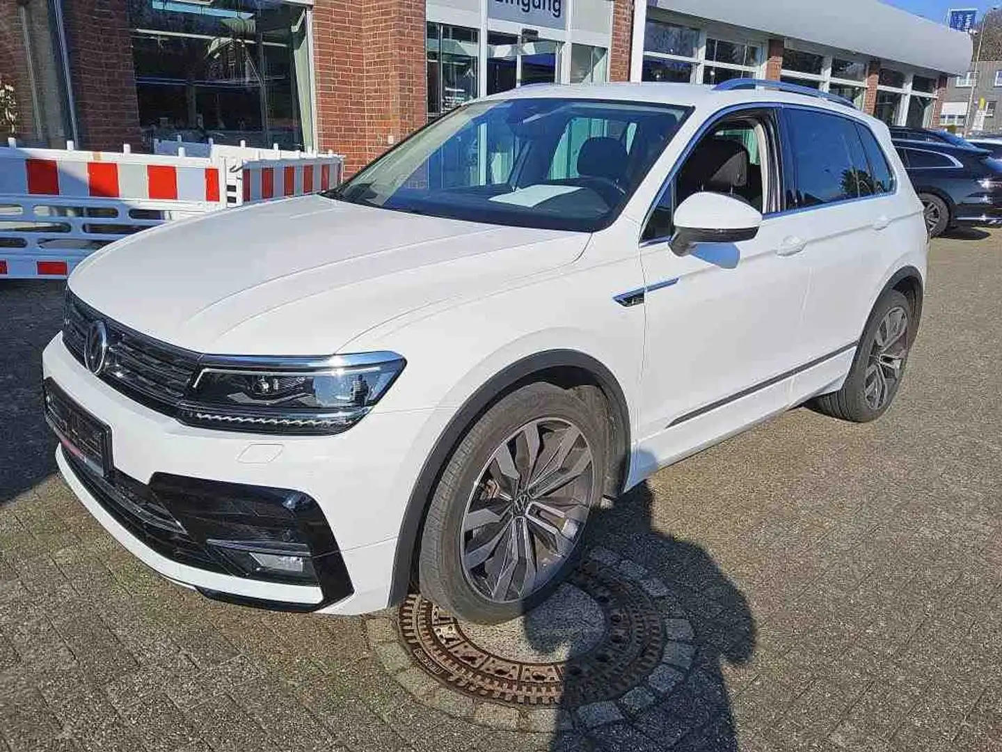 Volkswagen Tiguan 1.5 TSI DSG R-LINE *360° *AHK *LM20 *ACC *NAVI * Weiß - 2