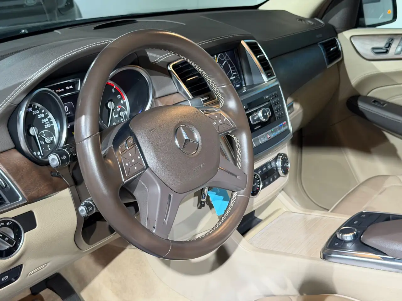 Mercedes-Benz ML 350 CDI DPF 4MATIC / AMG LINE / Ambiente Licht / Sitz Bild 20
