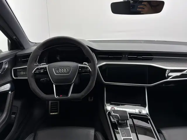 Audi RS6 view 11