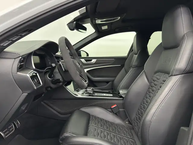 Audi RS6 view 8