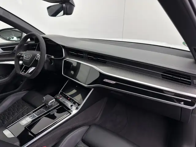 Audi RS6 view 13