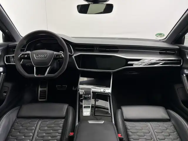 Audi RS6 view 10