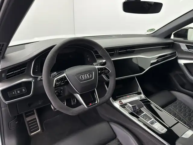 Audi RS6 view 9
