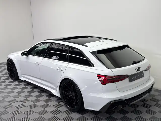 Audi RS6 view 3