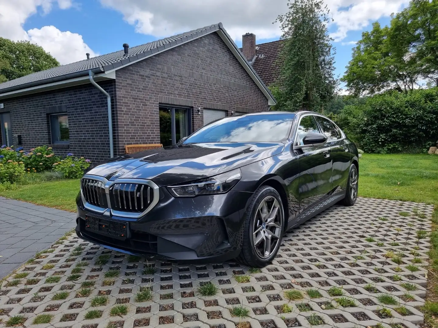 BMW i5 eDrive 40 - 360° Kamera, HUD, Panoramadach Gris - 2