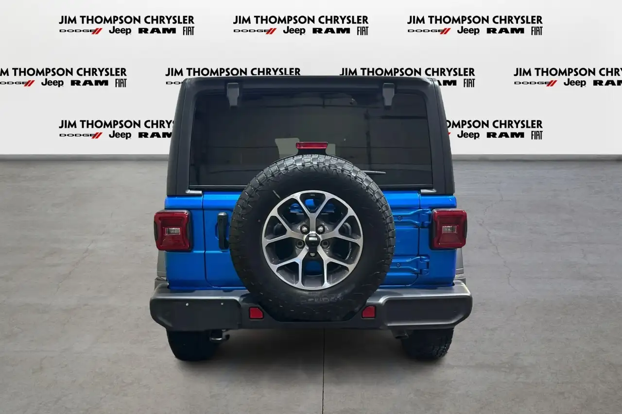 Jeep Wrangler снимка Jeep Wrangler