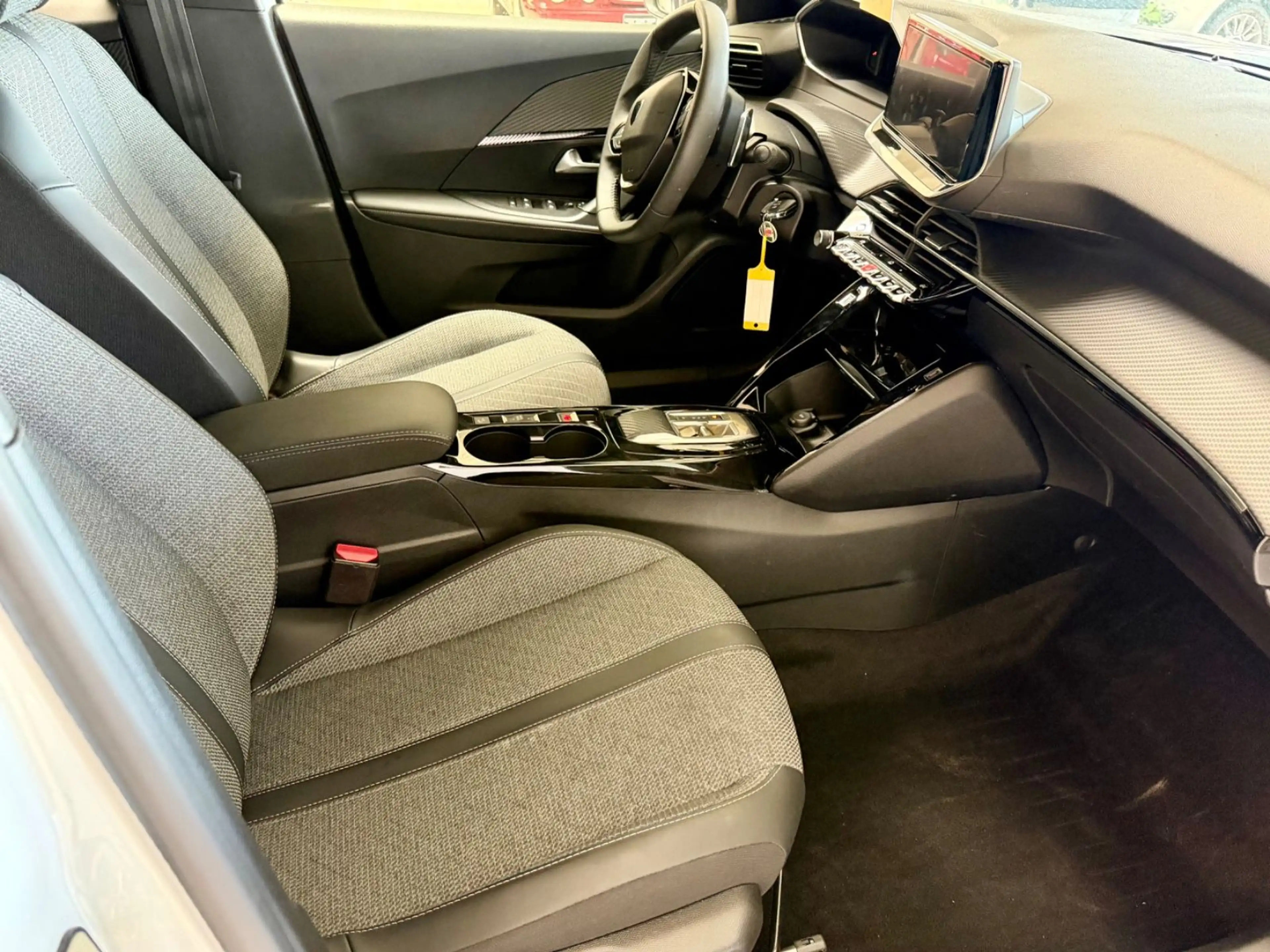 Peugeot 2008 1,2 Allure Benziner/Autmatik — photo 9