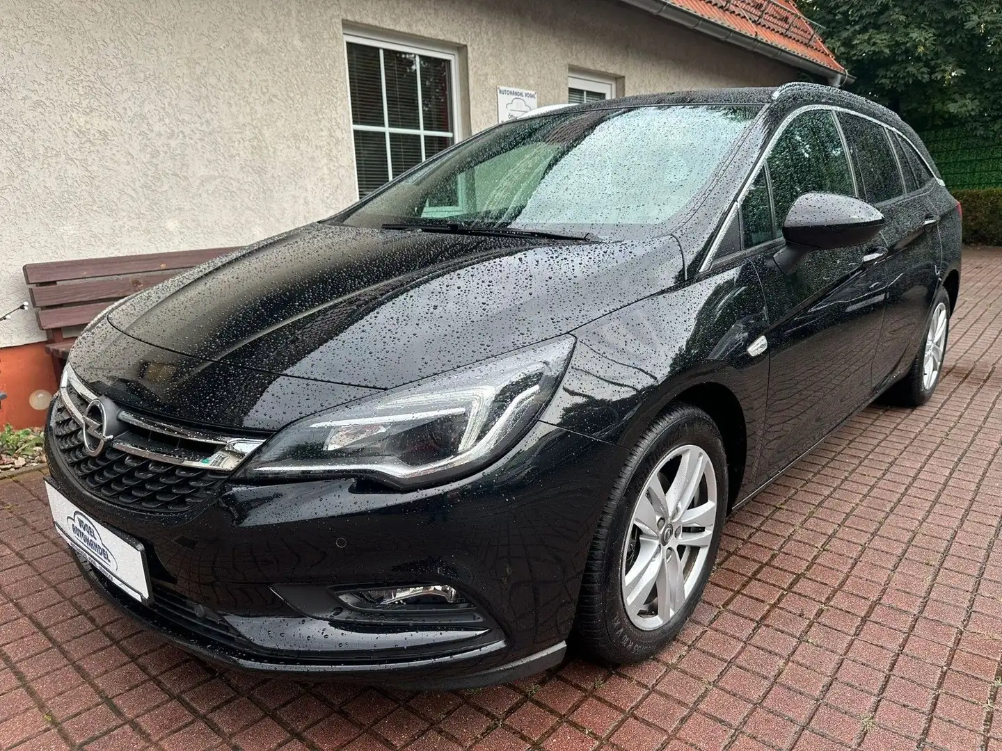 Opel Astra K Sports Tourer*AUTO*HUD*NAVI*SITZHZG*CAM* Zwart - 1
