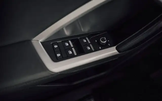 Audi Q3 view 14