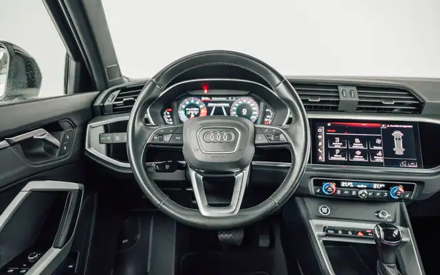 Audi Q3 view 17