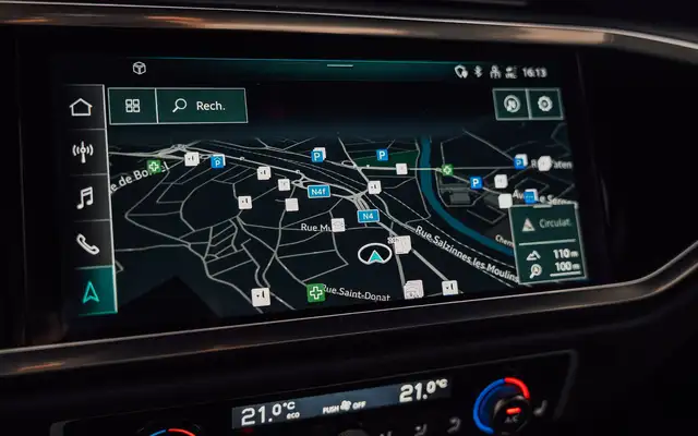 Audi Q3 view 21