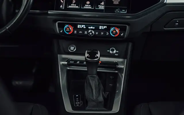 Audi Q3 view 28