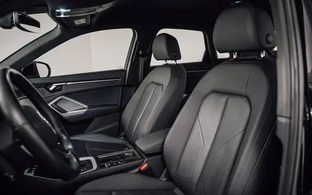 Audi Q3 view 10