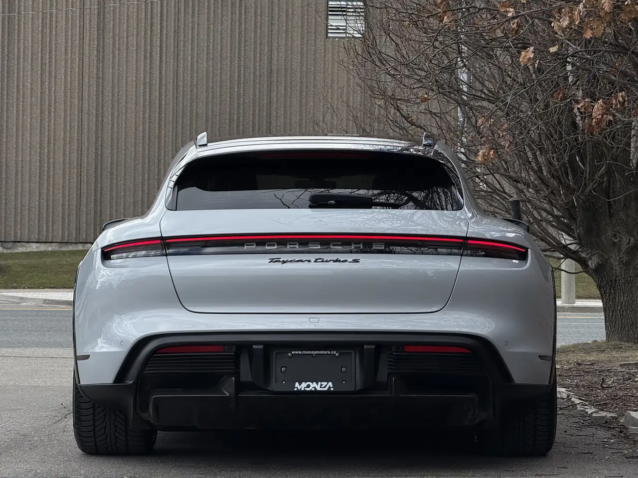 Porsche Taycan снимка Porsche Taycan