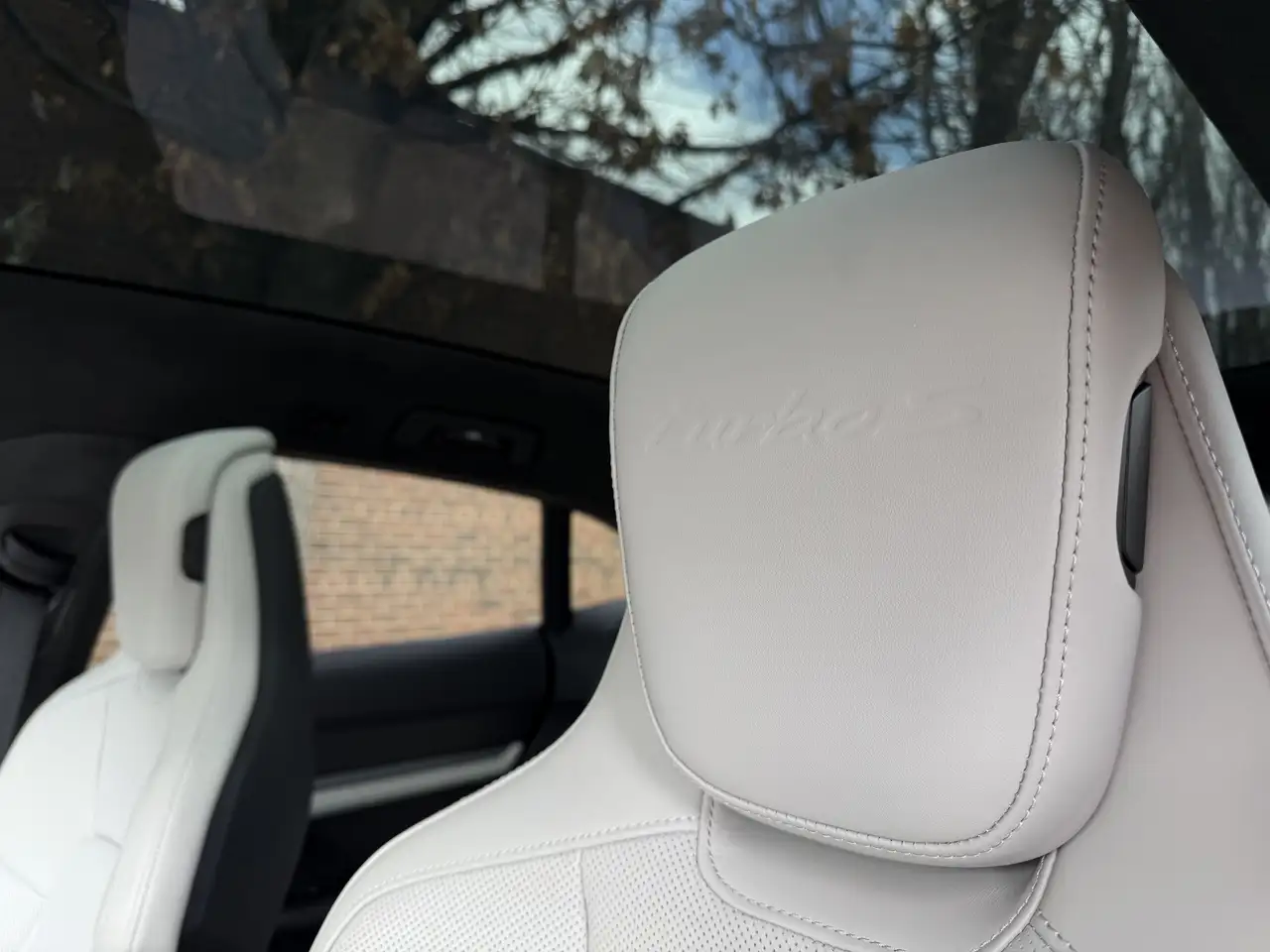 Porsche Taycan снимка Porsche Taycan