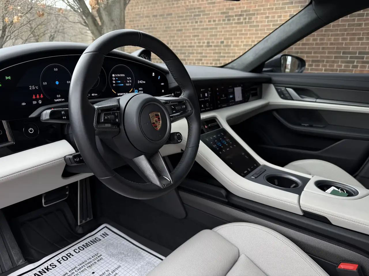 Porsche Taycan снимка Porsche Taycan