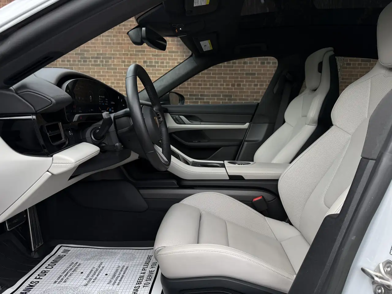 Porsche Taycan снимка Porsche Taycan