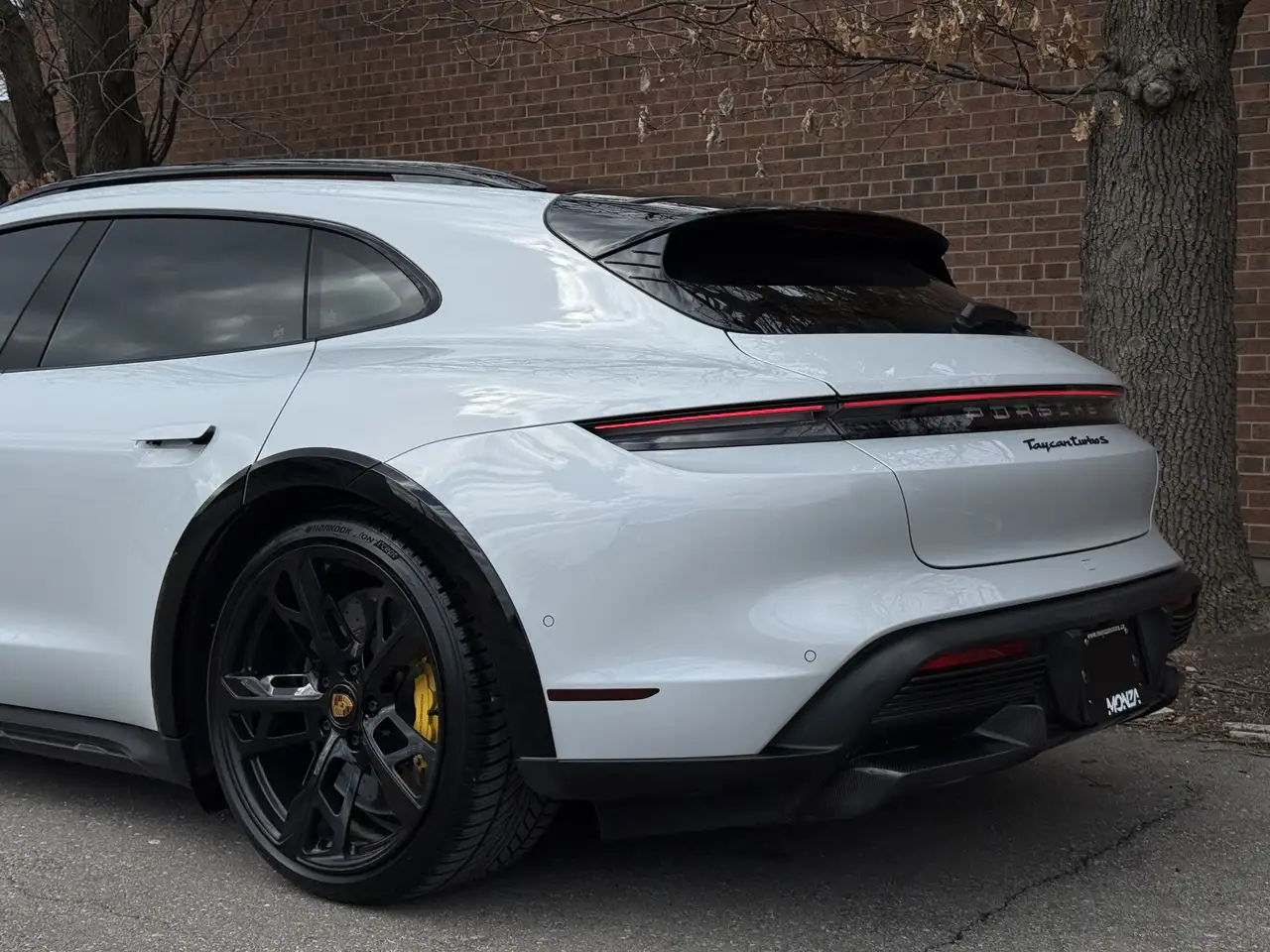 Porsche Taycan снимка Porsche Taycan