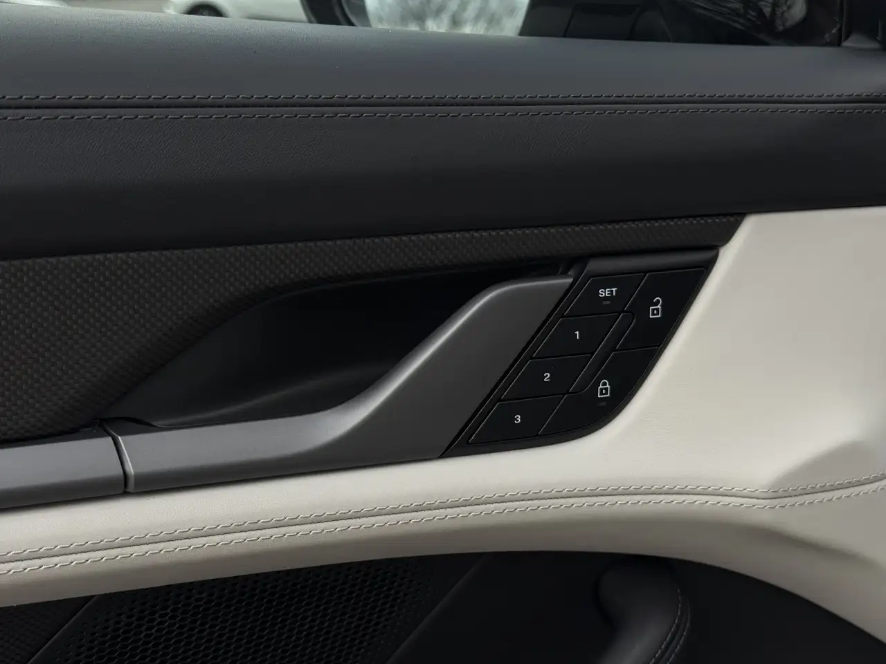 Porsche Taycan снимка Porsche Taycan