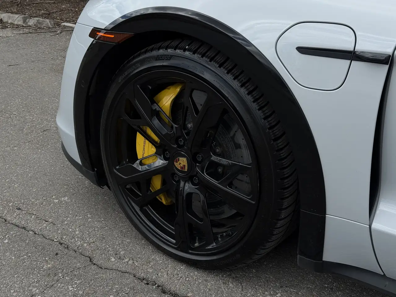Porsche Taycan снимка Porsche Taycan
