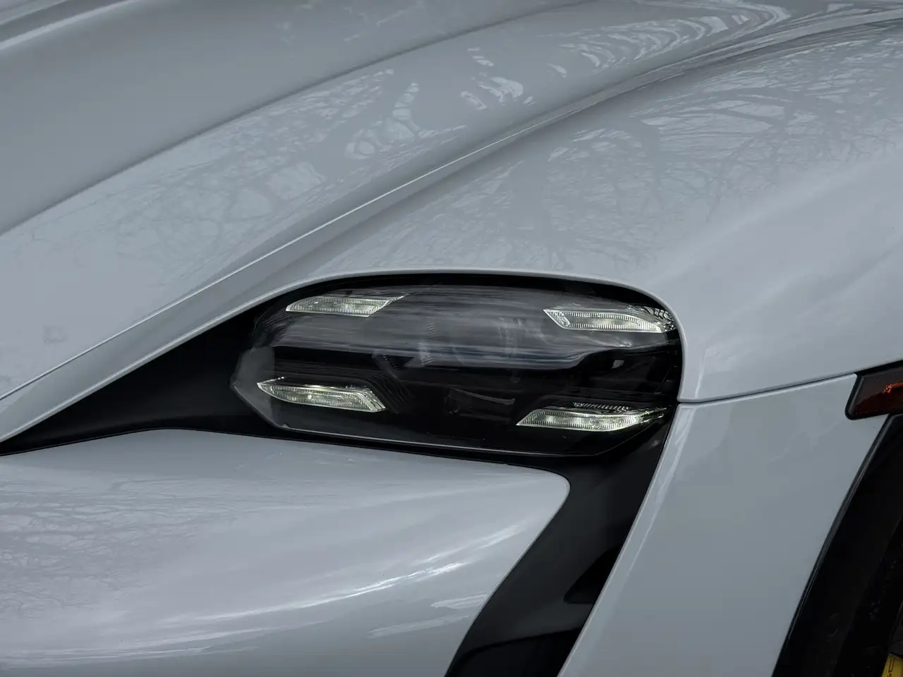 Porsche Taycan снимка Porsche Taycan