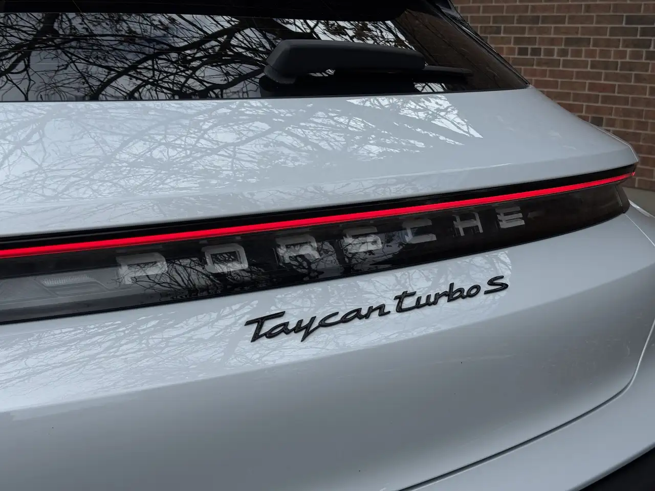 Porsche Taycan снимка Porsche Taycan