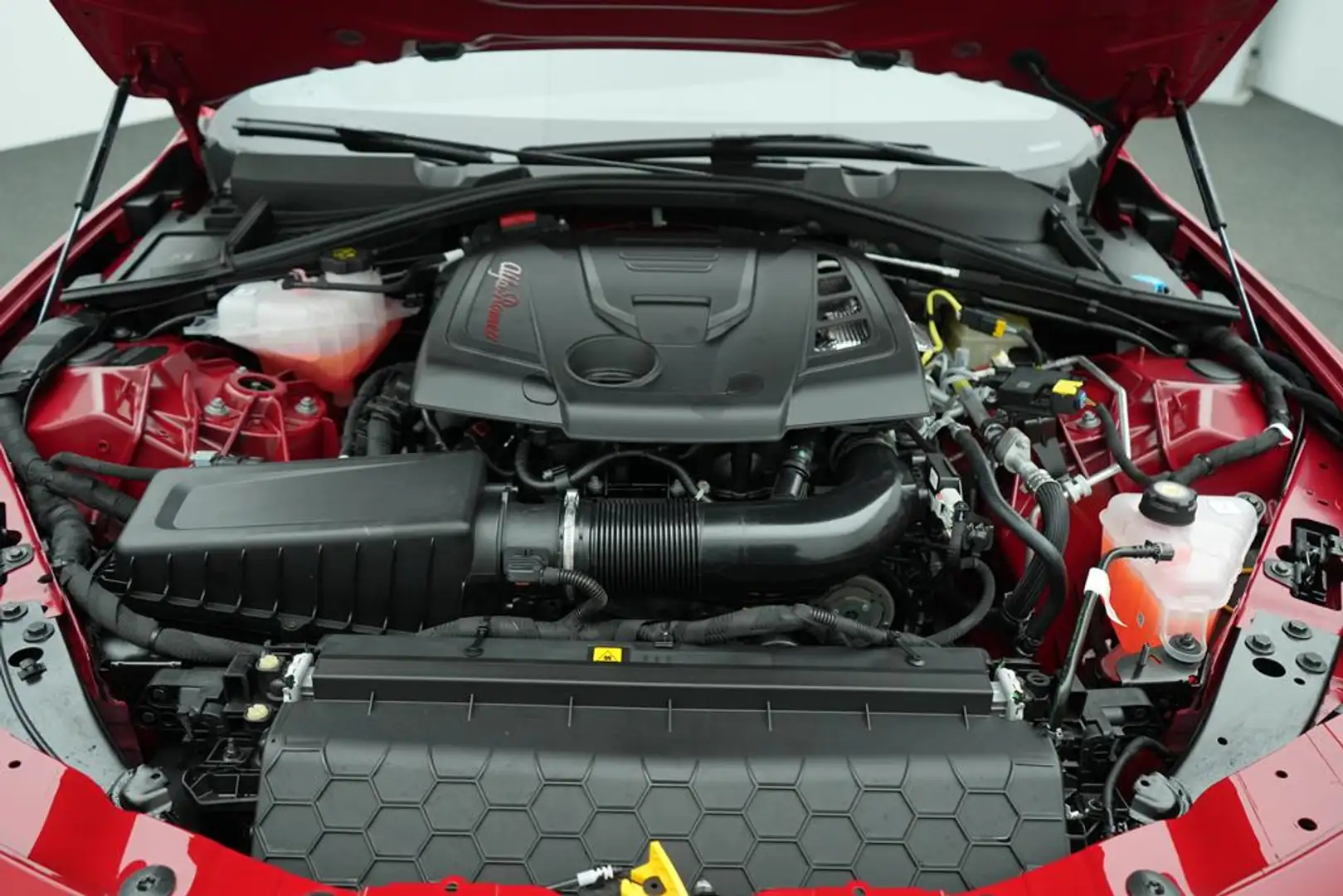 Alfa Romeo Giulia 2.0 Turbo MY24 Veloce AT8 - Q4 Rood - 2