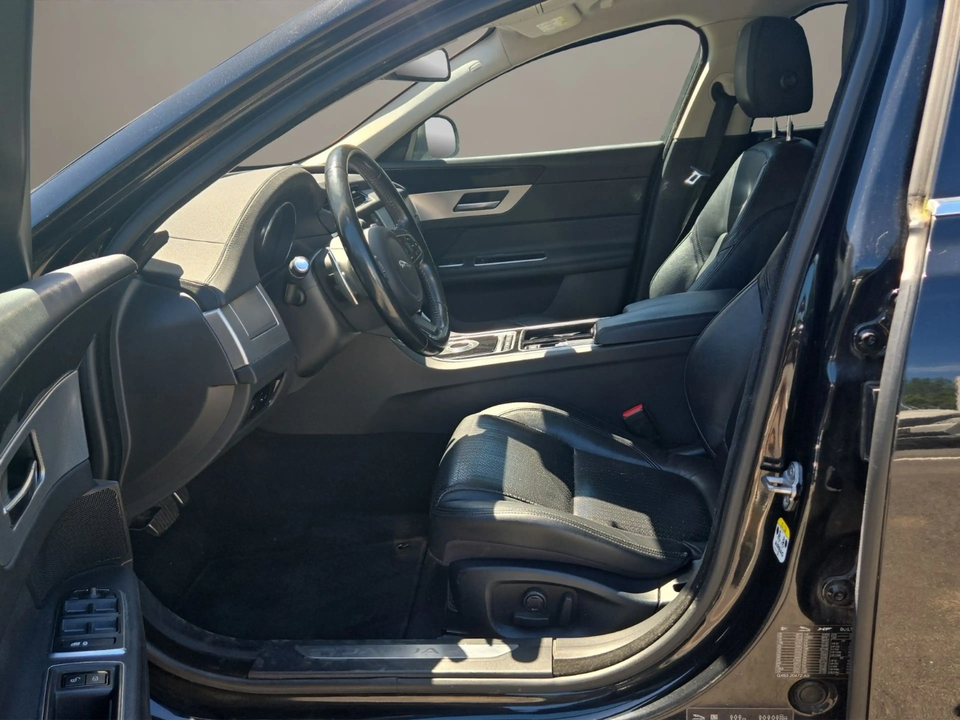 Jaguar XF Prestige 2.0D Leder/e-Sitze/Kamera+PDC/HeadUp — photo 9